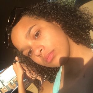 Meet your Posher, Amya